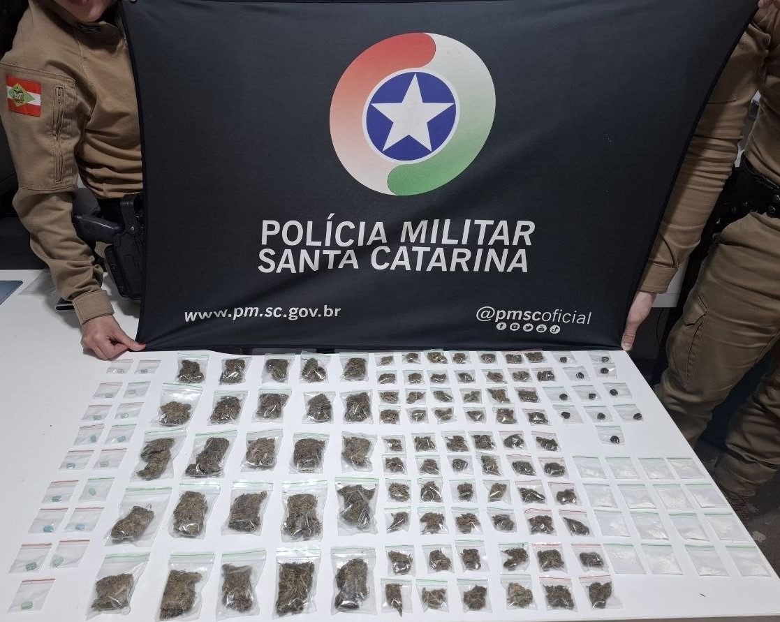 Homem é preso com drogas dentro de veículo em Chapecó