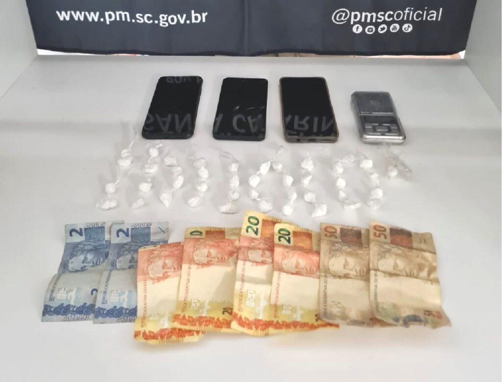 Quatro são detidos por tráfico e corrupção de menores em ação policial no Oeste de SC