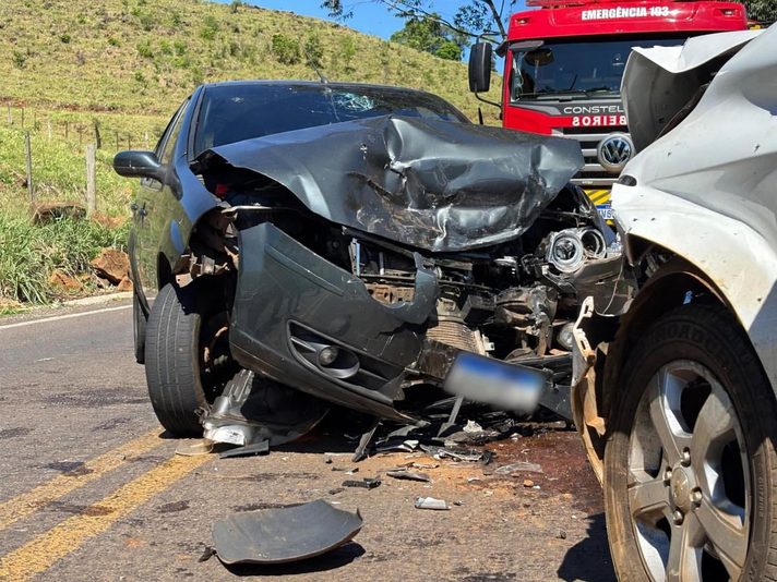 Colisão frontal deixa seis pessoas envolvidas em acidente na SC-158