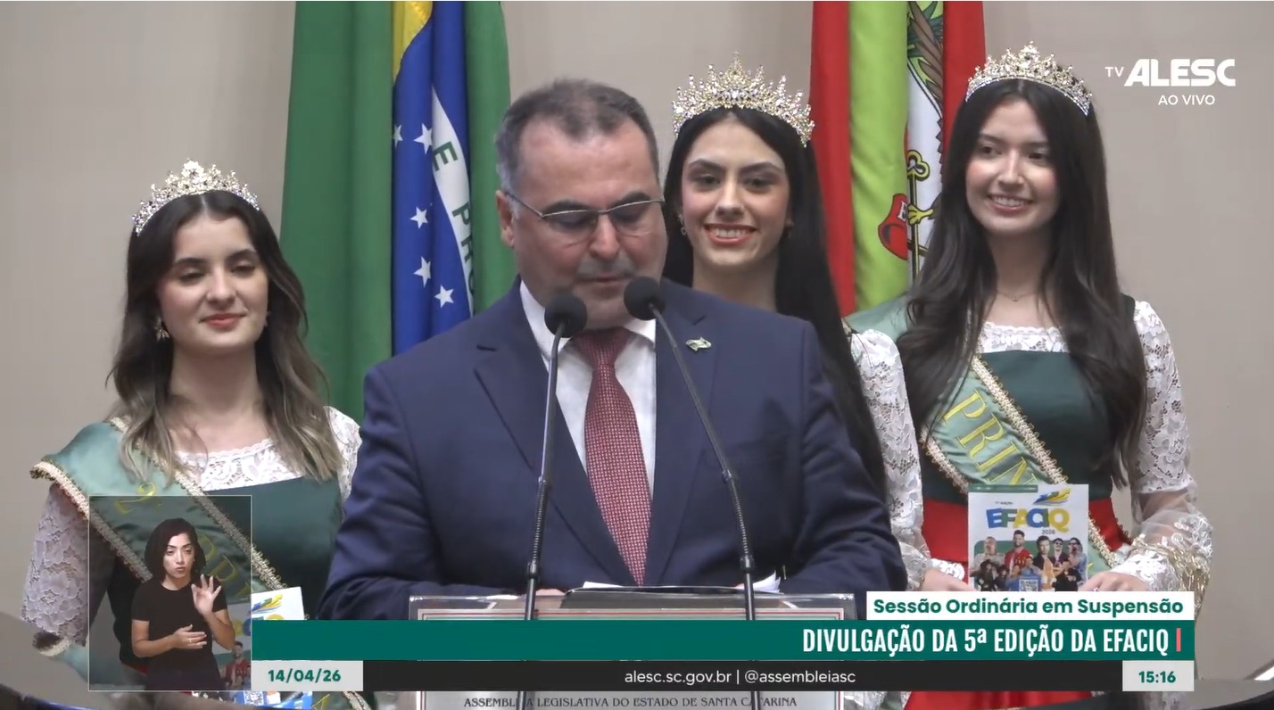 Prefeito de Quilombo Jaksom Castelli e as soberanas do município apresentam a EFACIQ na Assembleia Legislativa do Estado de Santa Catarina