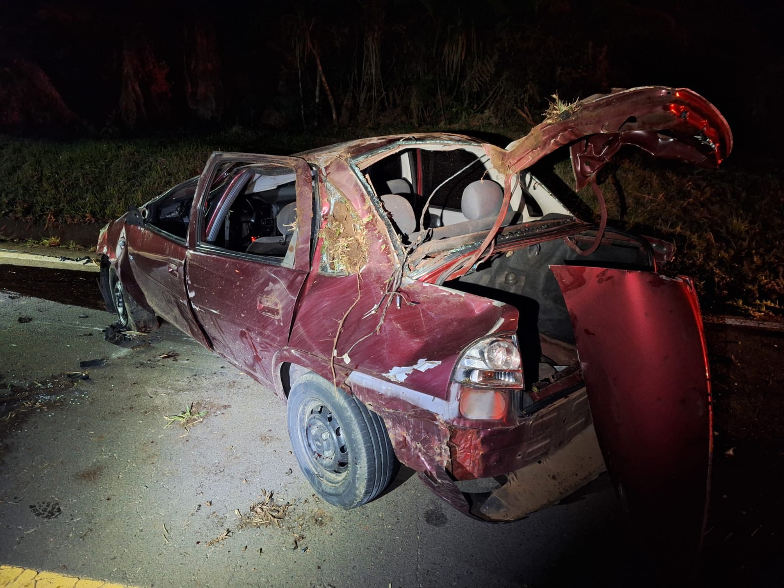 Motorista fica ferido após capotamento na SC-154, rodovia de acesso a Passos Maia