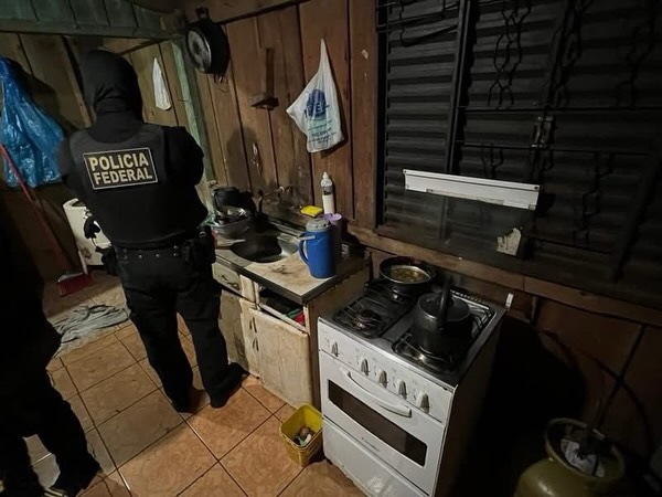 Polícia Federal resgata 11 estrangeiros em situação análoga à escravidão no Oeste do Paraná