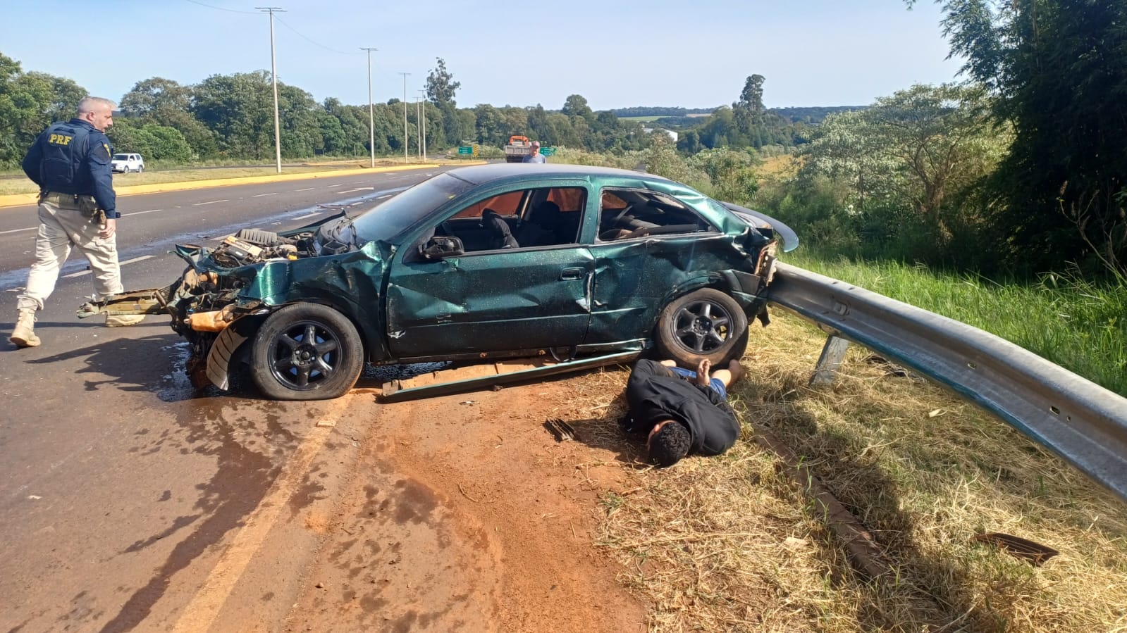 PRF apreende cerca de 30 kg de drogas após perseguição na BR-282 em Chapecó