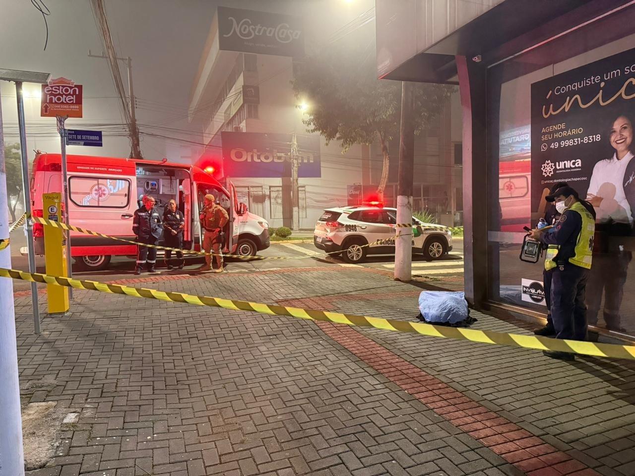 Homem é condenado e outro absolvido por morte de atleta no Centro de Chapecó