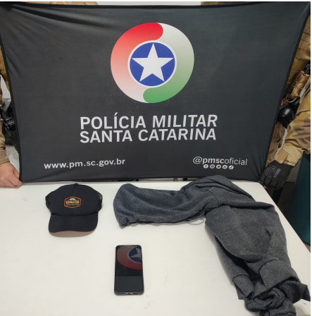 Homem é preso após roubar celular de adolescente a caminho da escola