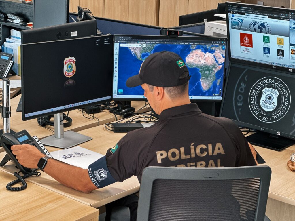 Polícia Federal prende dois foragidos internacionais em Santa Catarina