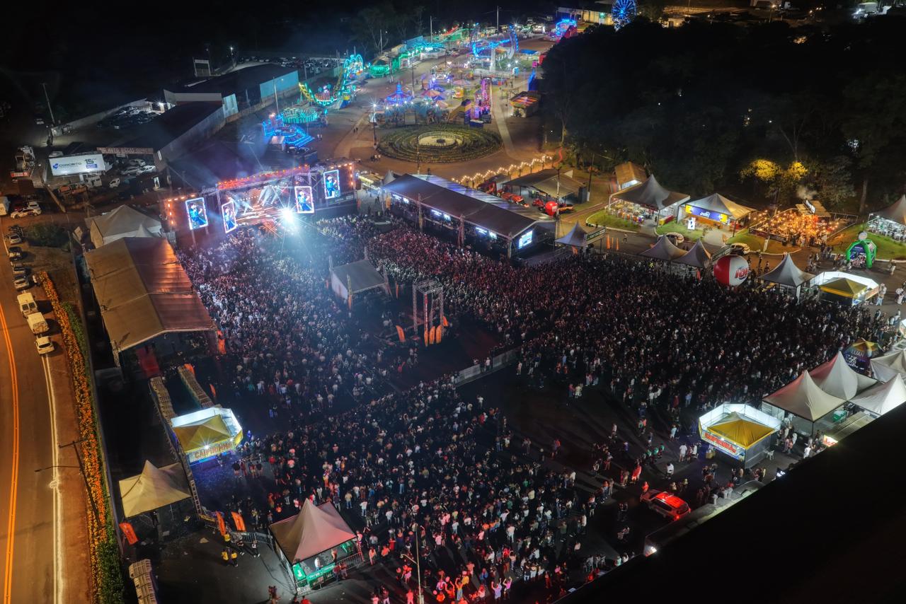 Segunda noite de ExpoFemi tem apresentação de Luan Santana e arena de shows lotada