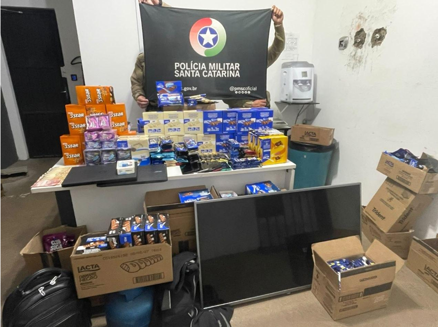 HOMEM É PRESO APÓS FURTO DE CARGA DE DOCES E CHOCOLATES EM CHAPECÓ