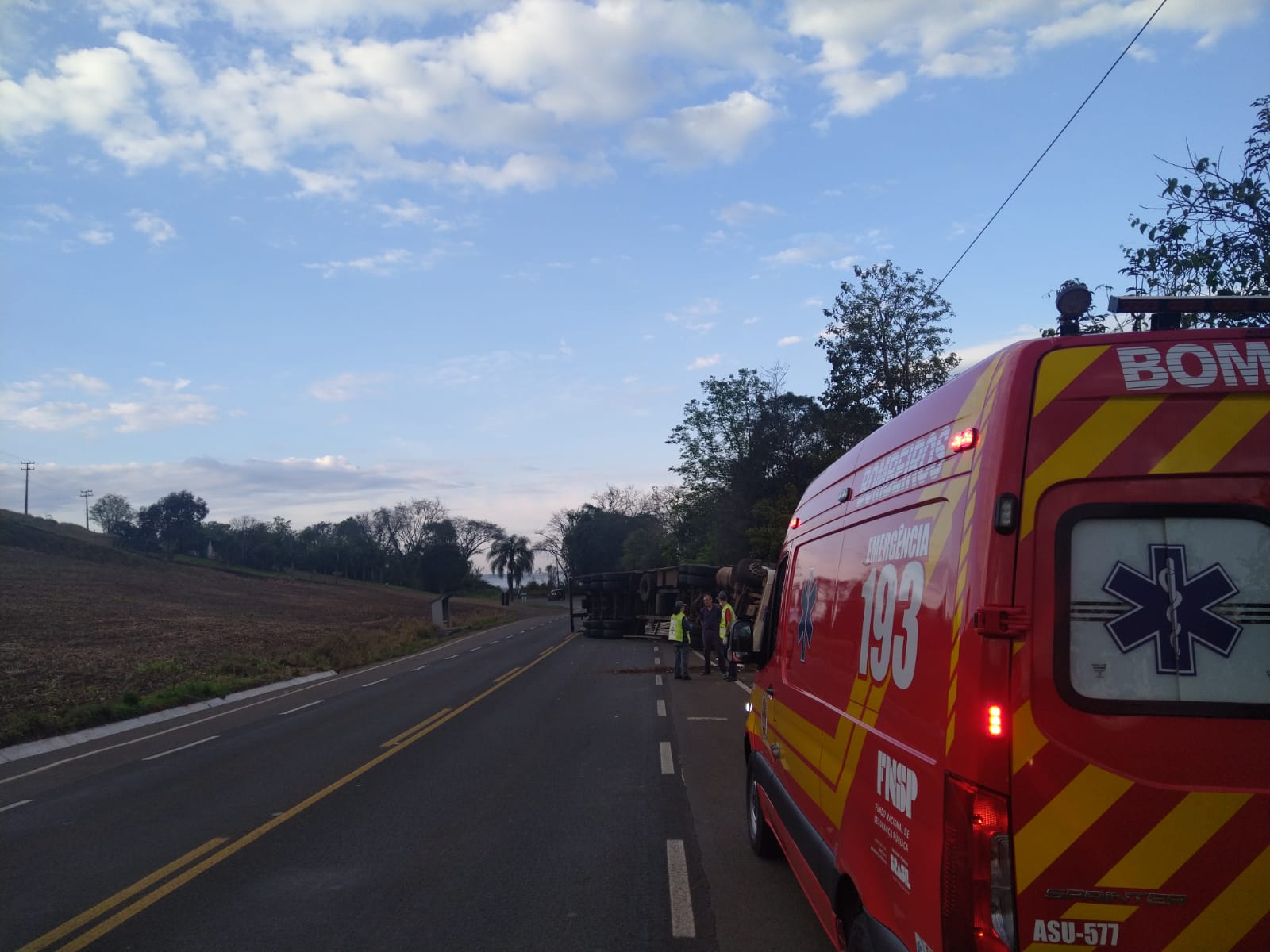 Capotamento é registrado na SC-157, em Quilombo