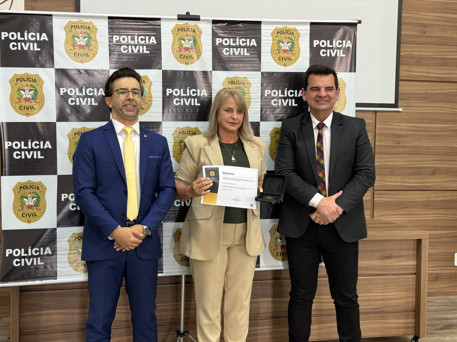 Noili T. Bisol recebe Medalha de Honra após 36 anos de dedicação à Segurança Pública de Santa Catarina