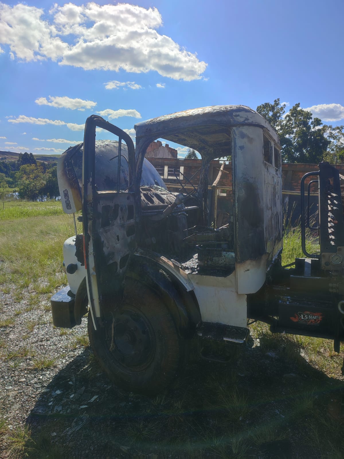 CBMSC Atende Ocorrência de Incêndio em Caminhão no Oeste de SC
