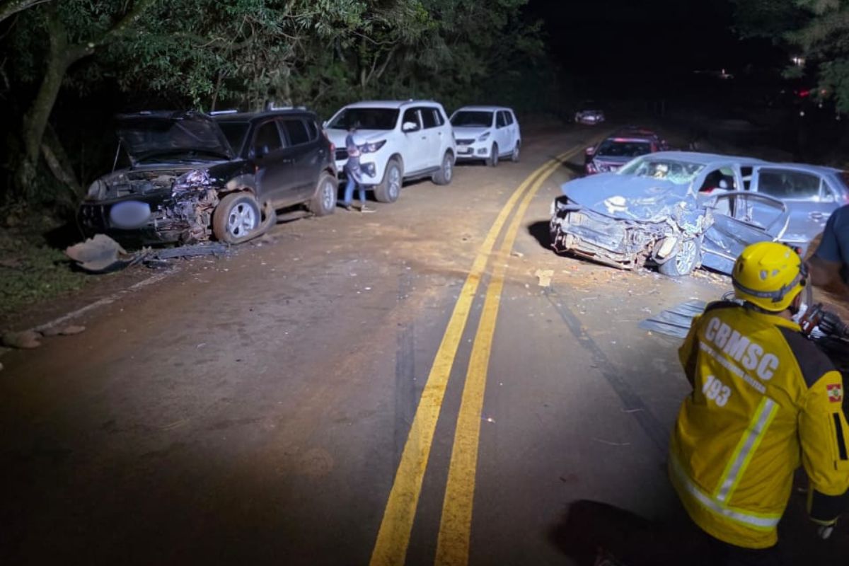 Idoso morre em grave acidente com quatro veículos em SC