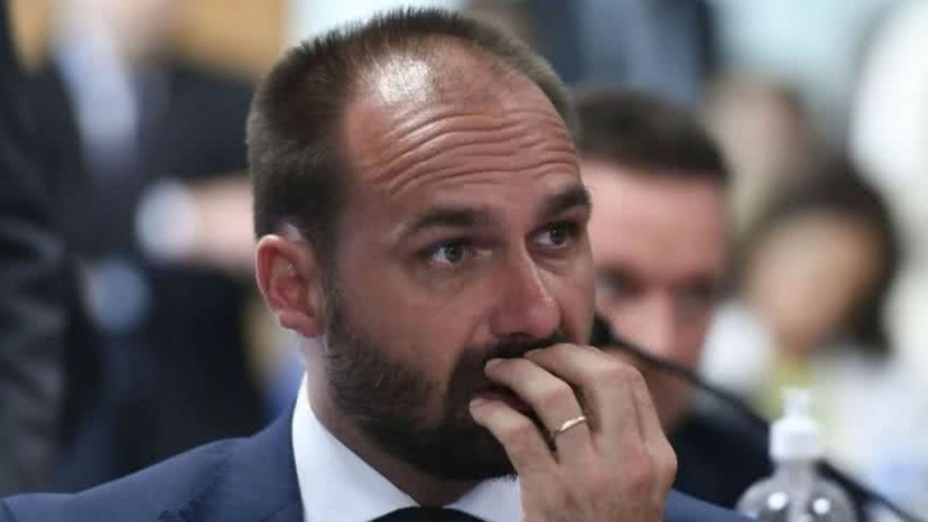 PF conclui processo e decide pela demissão de Eduardo Bolsonaro por abandono de cargo