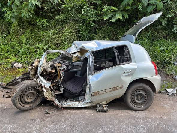Mulher de 26 anos morre em colisão frontal entre carro e caminhão na SC-157, em Coronel Freitas