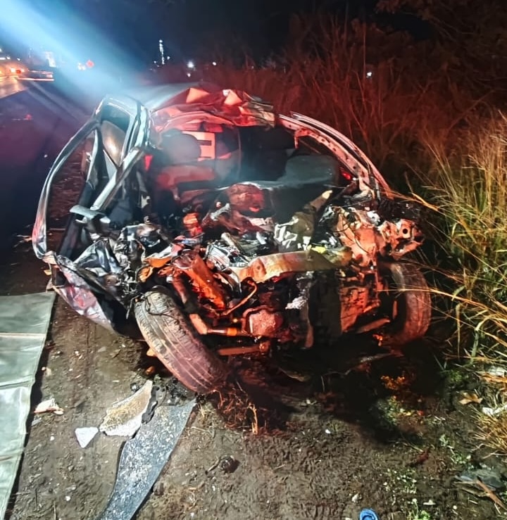 Idoso morre em colisão frontal entre carro e caminhão na BR-282