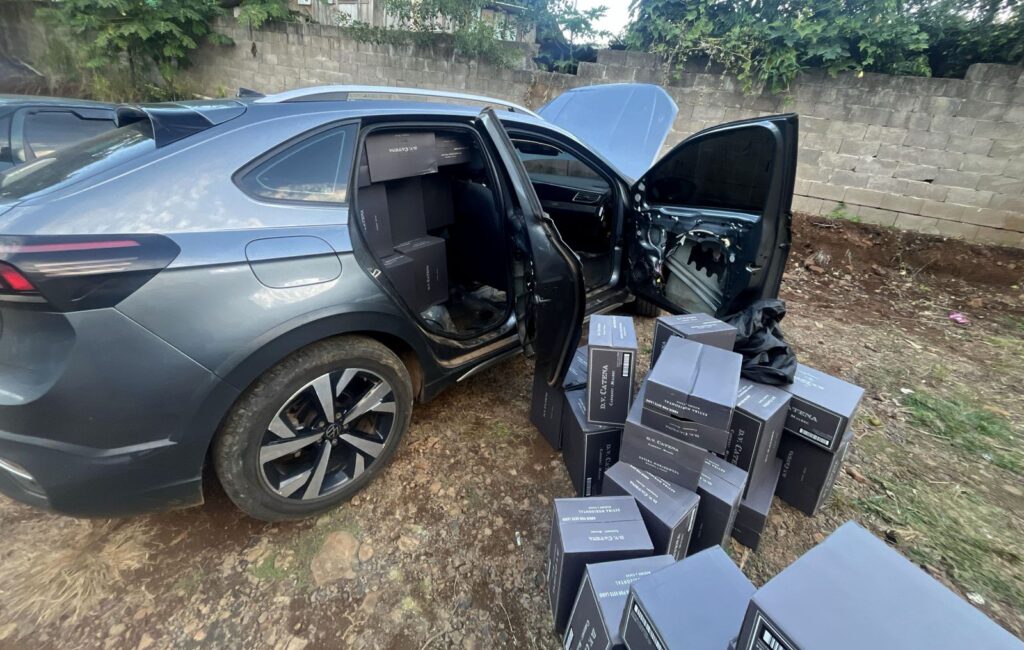 PF apreende 600 caixas de vinhos contrabandeados e prende dois na fronteira com a Argentina