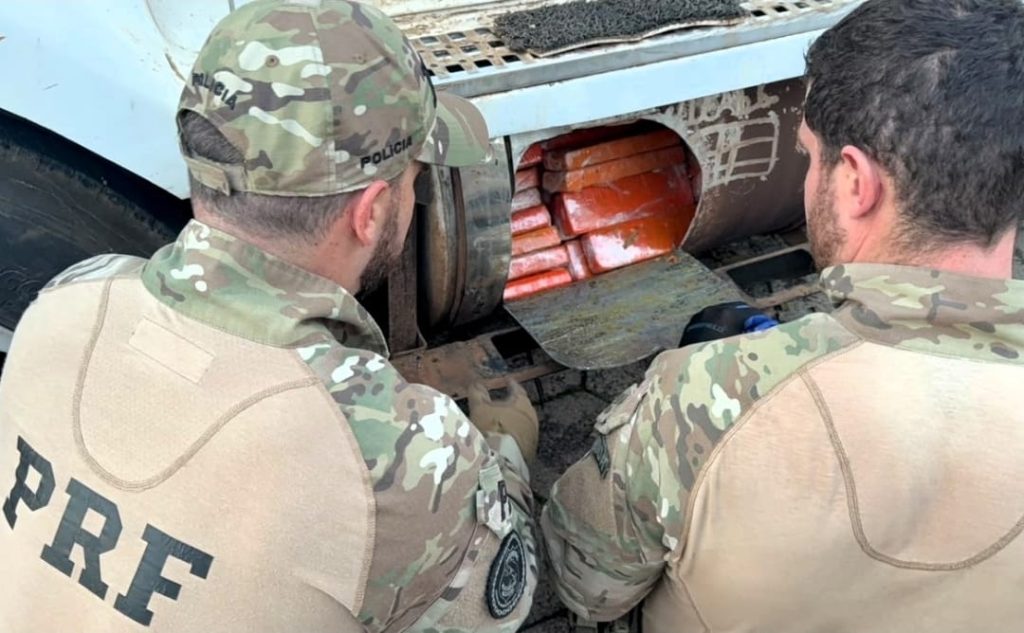 PRF apreende 581 quilos de maconha escondidos em carreta na BR-282 em Xanxerê