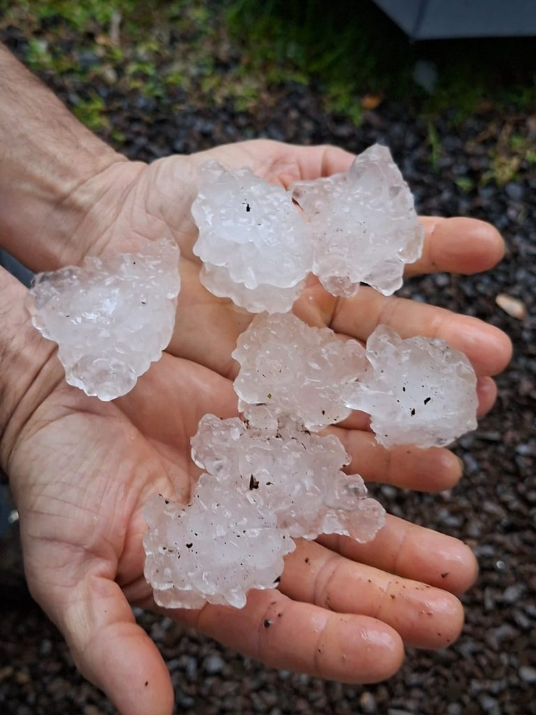 Granizo causa danos em mais de mil casas e faz cinco cidades de SC decretarem emergência