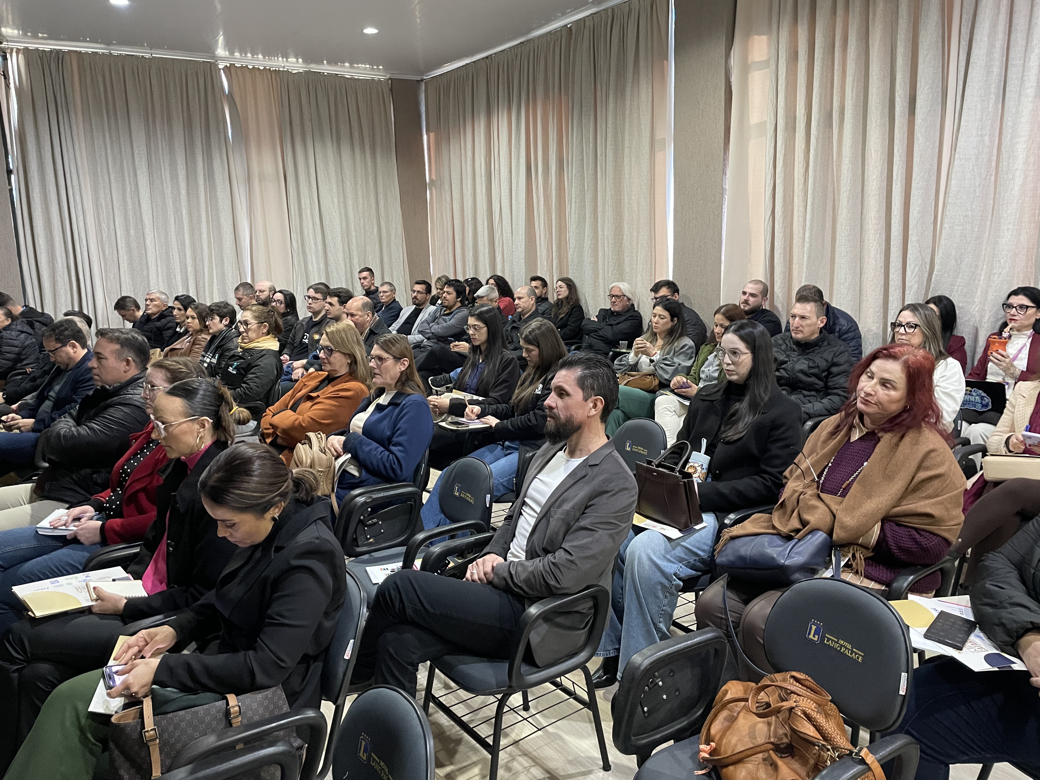 Radiodifusores e profissionais das emissoras do Oeste participam de Encontro Regional ACAERT
