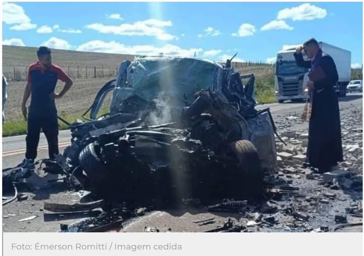 PADRE DE CRISSIUMAL PRESENCIA ACIDENTE NA BR-386 E REALIZA EXTREMA-UNÇÃO EM VÍTIMAS NO RS