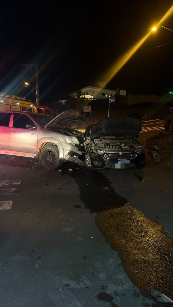 Colisão entre dois carros deixa quatro feridos em Maravilha