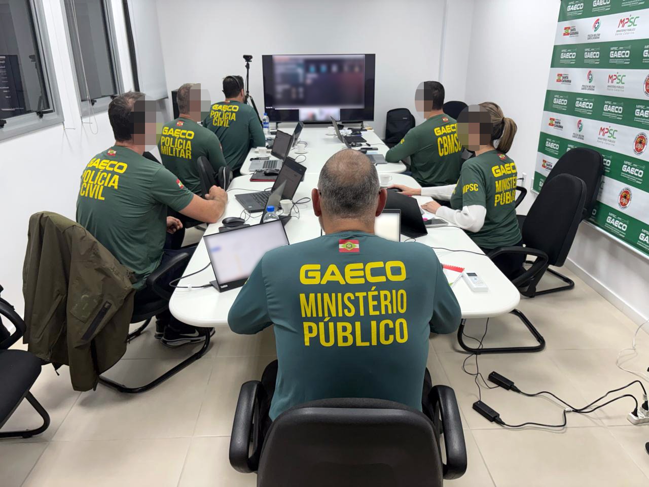 Operação investiga suspeita de corrupção e favorecimento em contratos públicos em SC