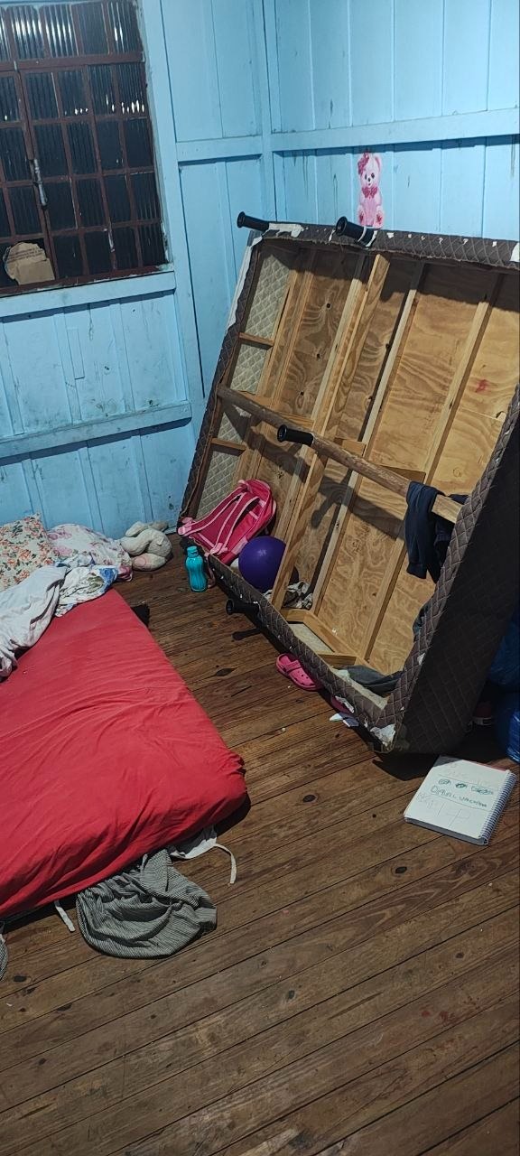 Mulher é conduzida à delegacia após três crianças serem encontradas sozinhas em Chapecó