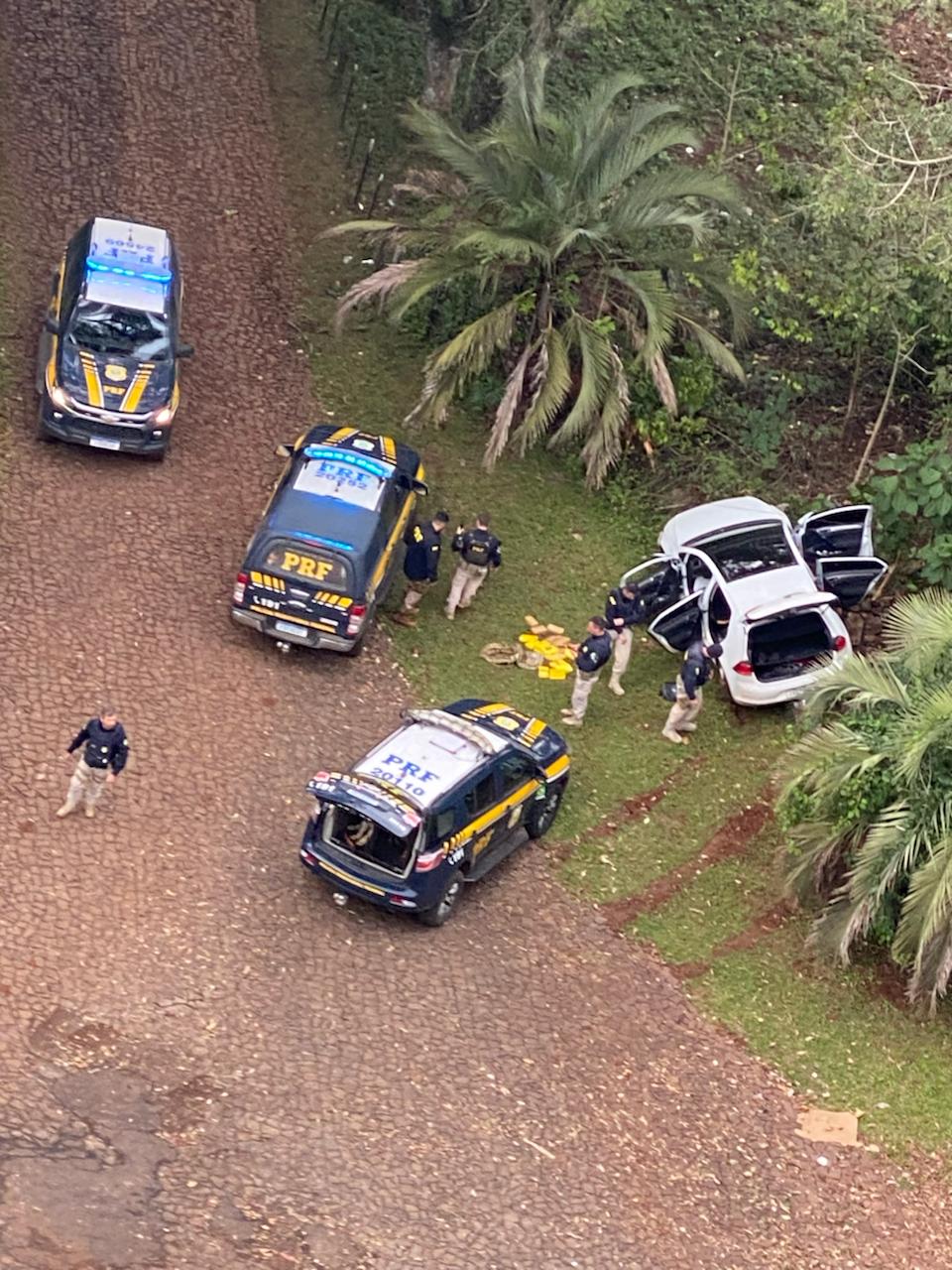Operação com apoio aéreo resulta em prisão e apreensão de drogas no Oeste de SC