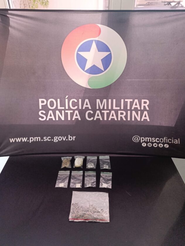Jovem é preso com haxixe, maconha e cogumelos durante patrulhamento no Oeste de SC