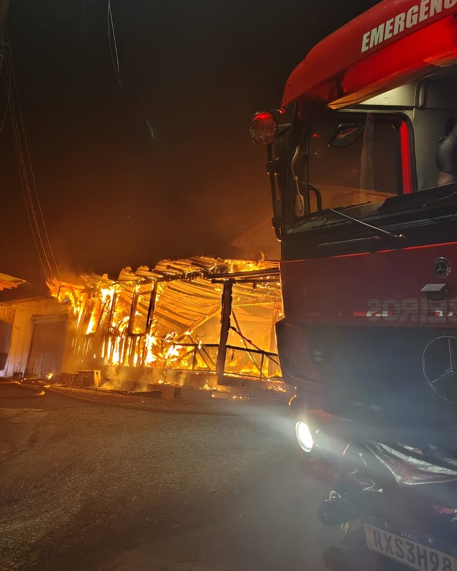 INCENDIO EM RESIDENCIA EM QUILOMBO-SC
