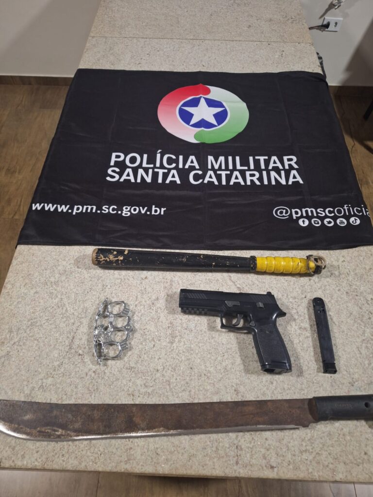 PMRv APREENDE ARMAS E SIMULACRO APÓS AMEAÇAS NO OESTE CATARINENSE