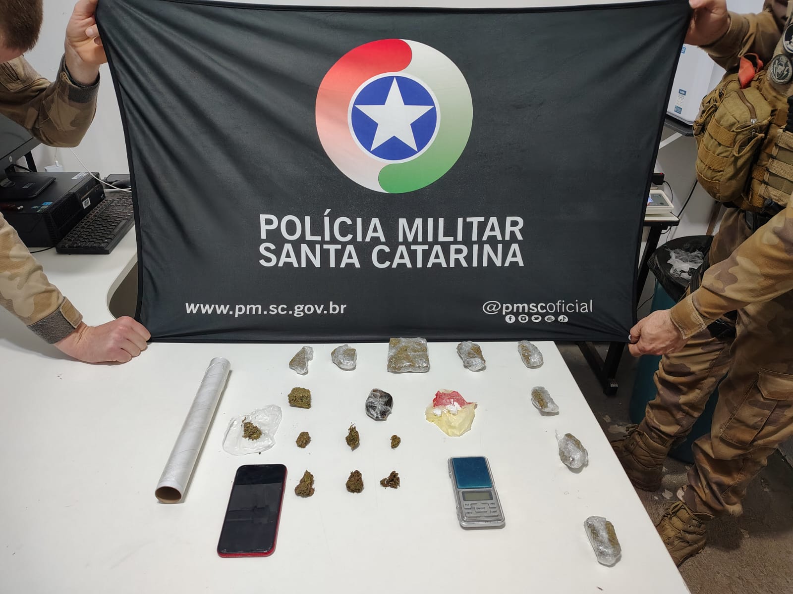 Chapecó: homem é preso com drogas e materiais para tráfico