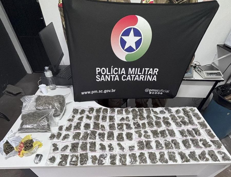 PM APREENDE MAIS DE 1,3 QUILOS DE DROGAS EM CHAPECÓ