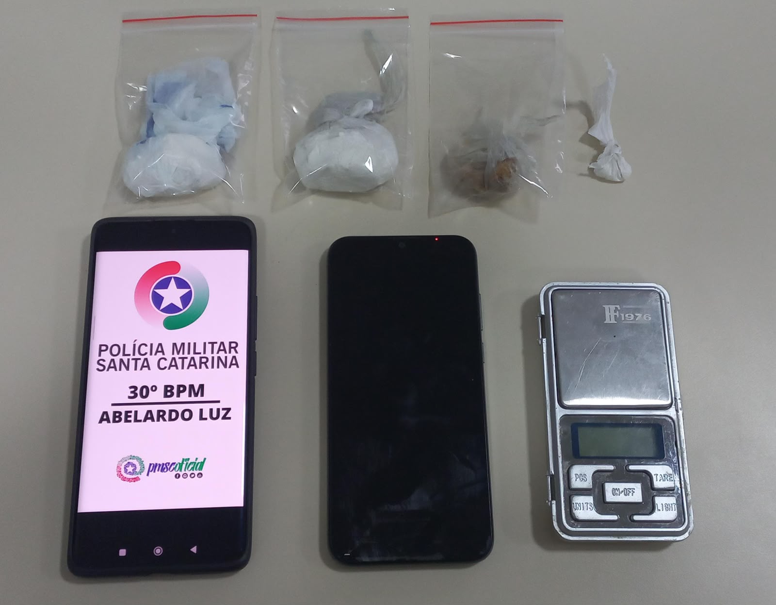 Homem passa mal após usar cocaína e Polícia Militar prende três suspeitos por tráfico em Abelardo Luz
