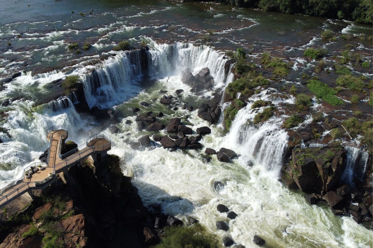 Traia Véia fará show gratuito no Salto Saudades durante aniversário de Quilombo  O Salto Saudades, em Quilombo, no Oeste de Santa Catarina, será palco de um show gratuito do grupo Traia Véia no dia 8 de outubro. A apresentação faz parte da pro