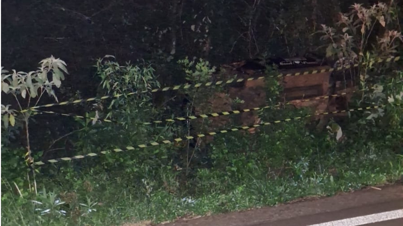 Capotamento na SC-480 assusta motoristas durante a madrugada em Galvão