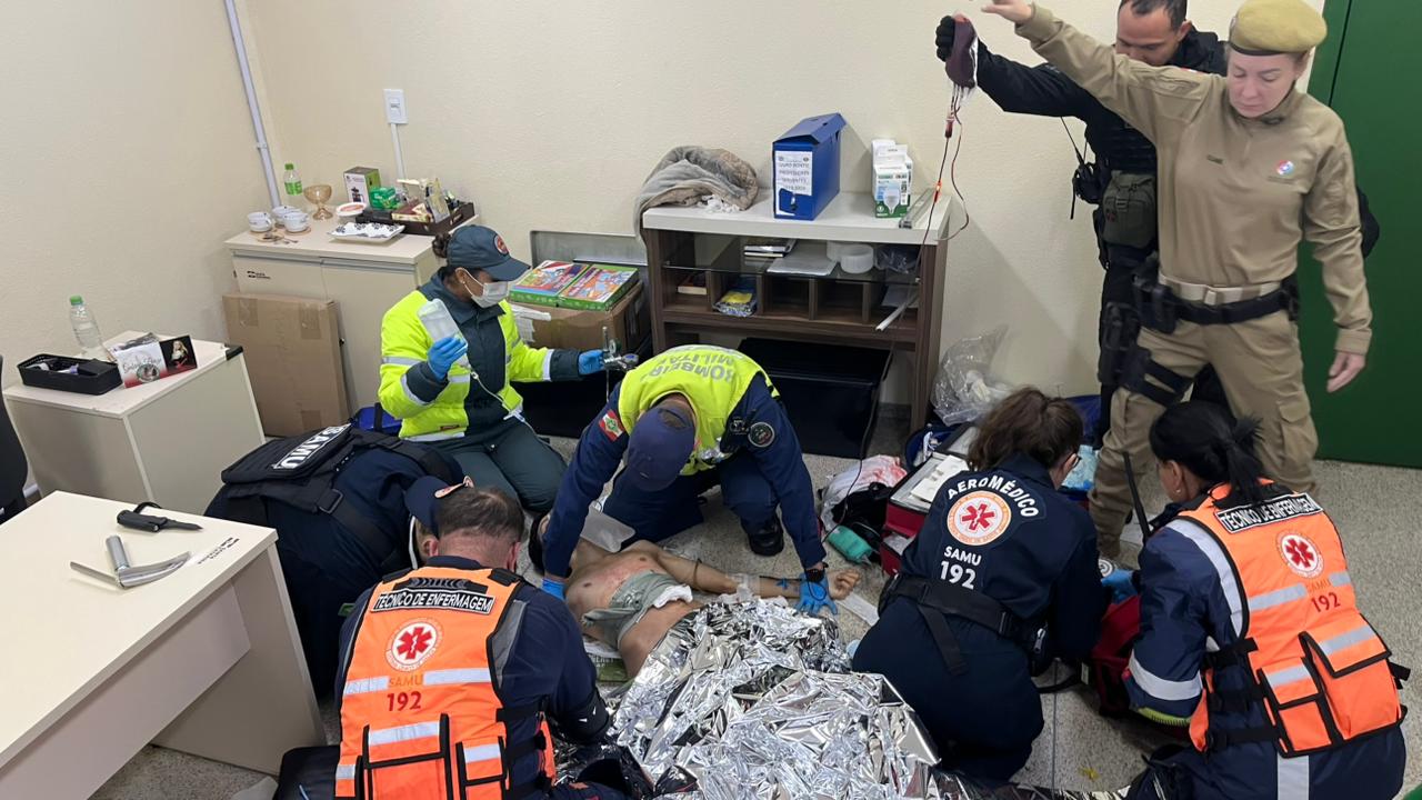 Estudante de 15 anos sofre parada cardíaca após ataque em escola de Chapecó